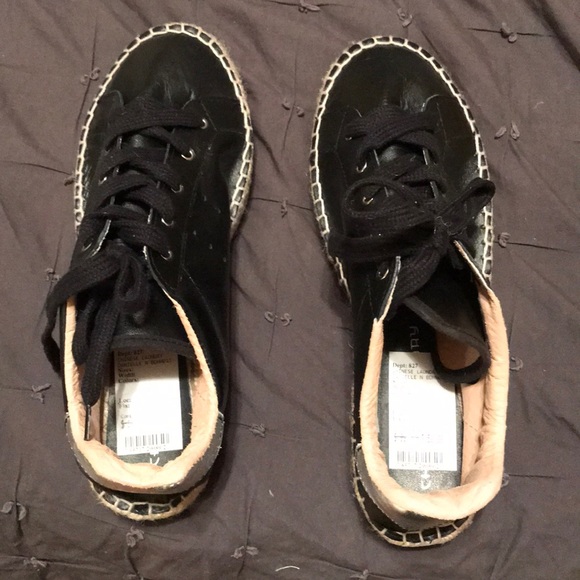 Chinese Laundry Black faux leather sneakers - Picture 2 of 4
